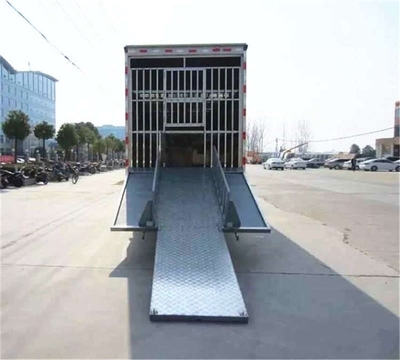 保山地區(qū)福田歐曼大型豬仔運輸車購車熱線及畜禽運輸車專業(yè)導購