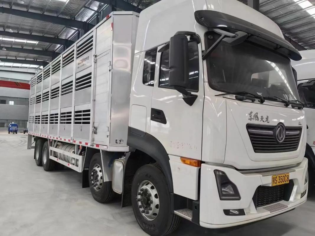 恒溫技術(shù)新巔峰 天龍國五9.6米畜禽運(yùn)輸車詳解